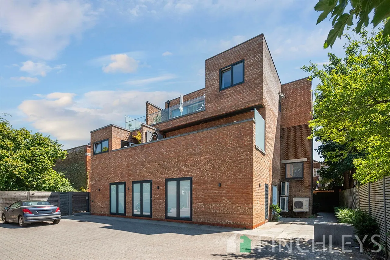 2 bed flat for sale, Adams Close, London, N3