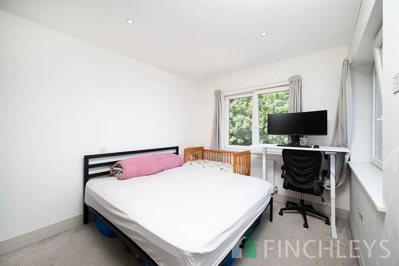Adams Close, London, N3, photo 13