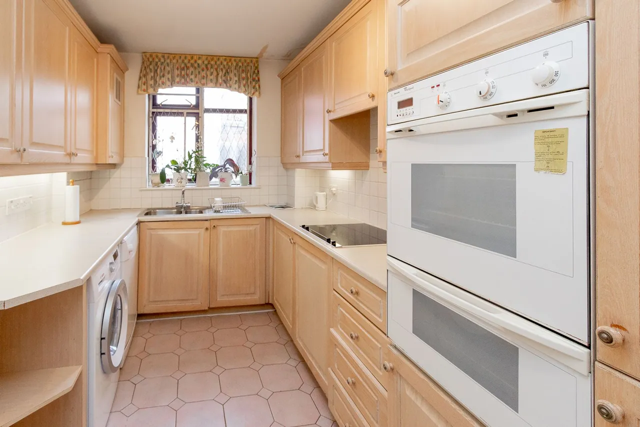 Edgware Way, Eaton Court, HA8, photo 3