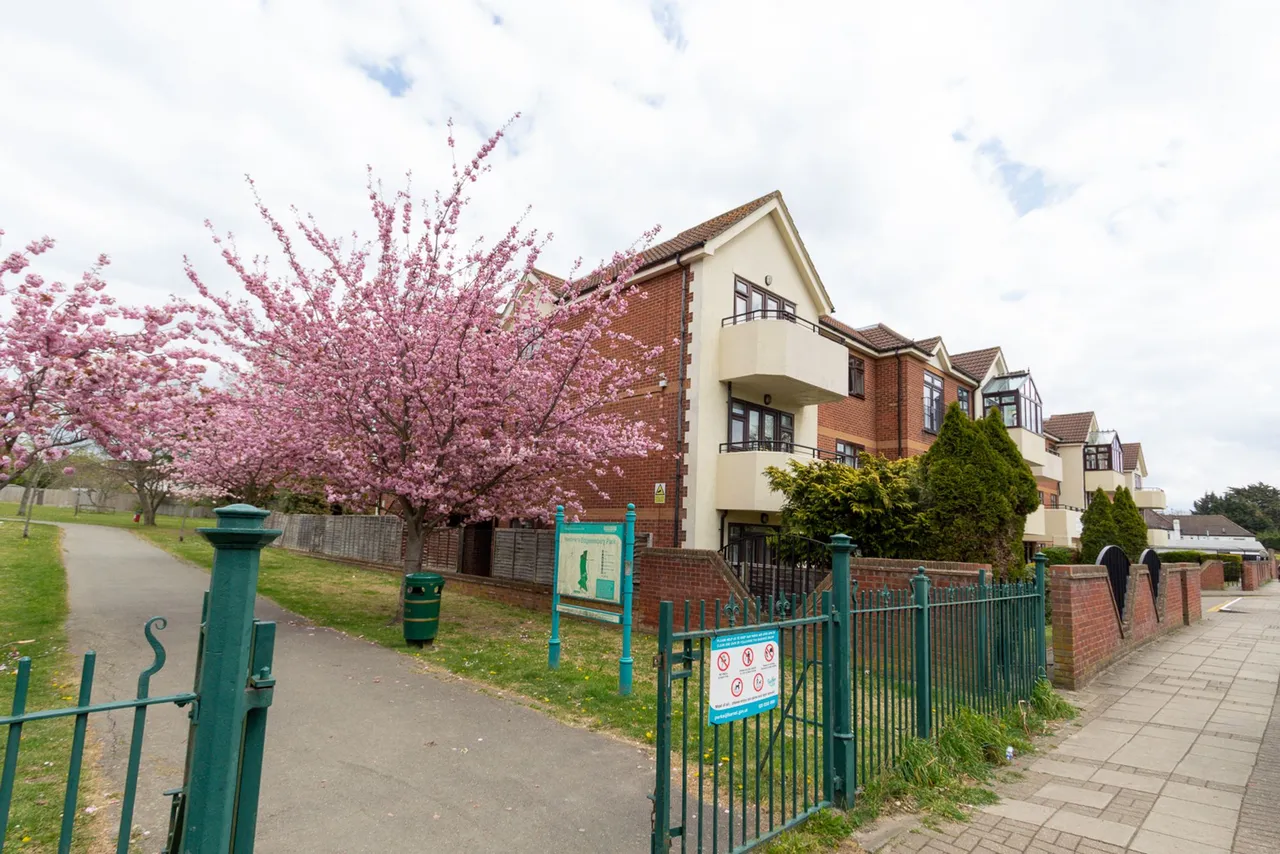 Edgware Way, Eaton Court, HA8, photo 8