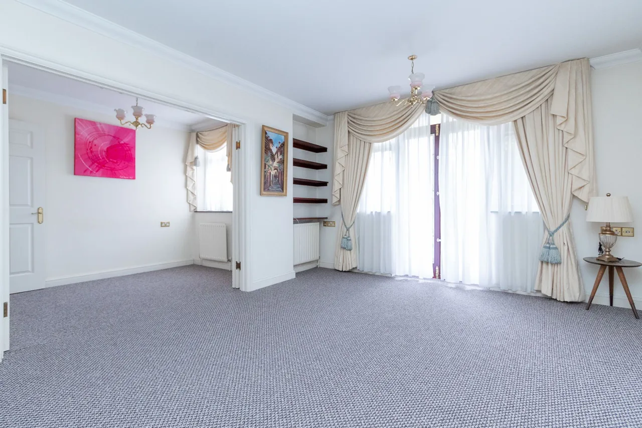 2 bed flat for sale, Edgware Way, Eaton Court, HA8