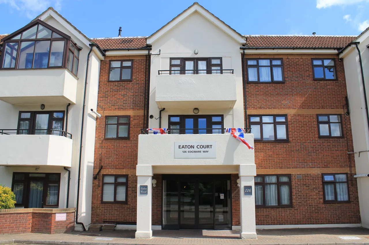 Edgware Way, Eaton Court, HA8, photo 2