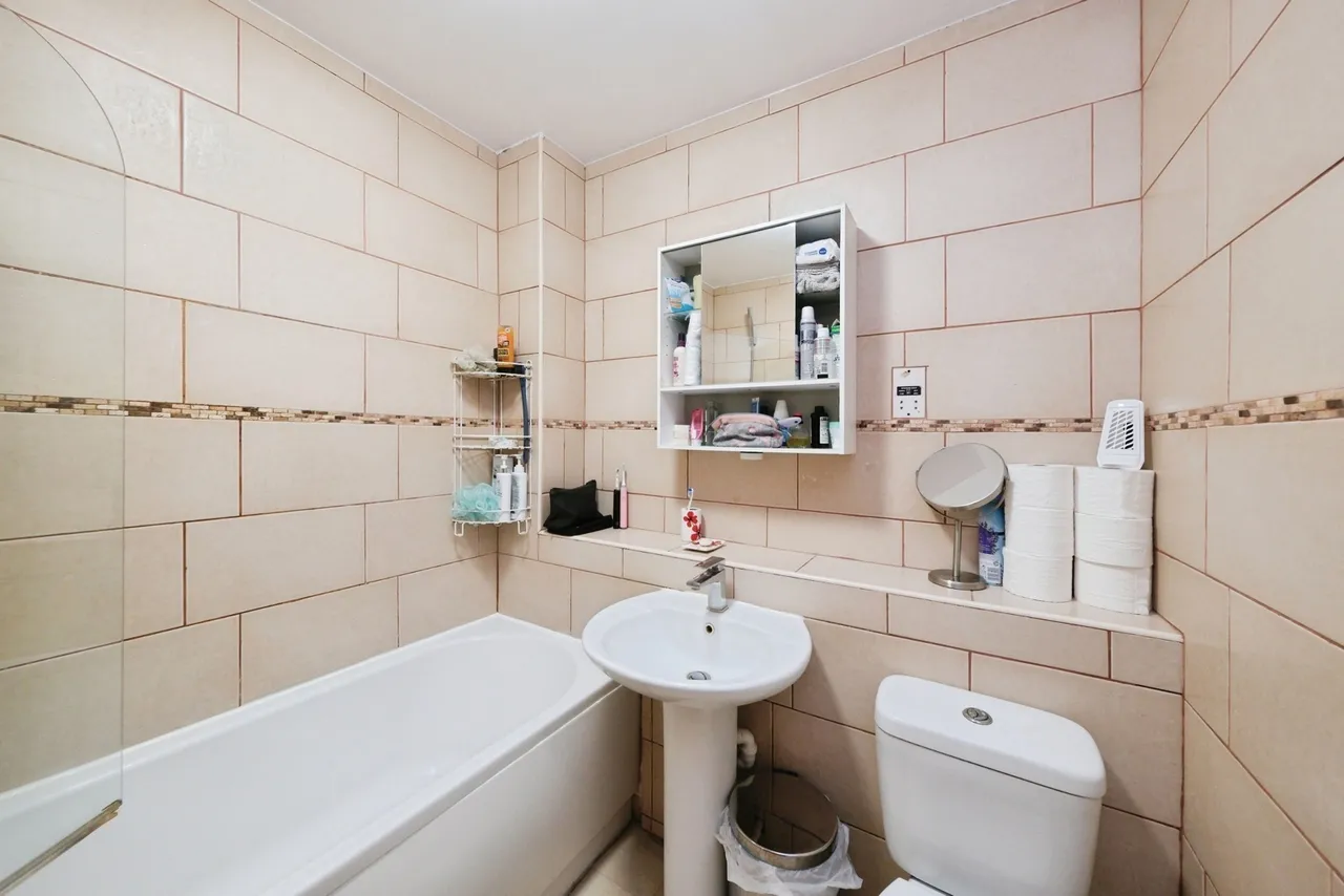 Newcastle Farm Drive, NG8, photo 10