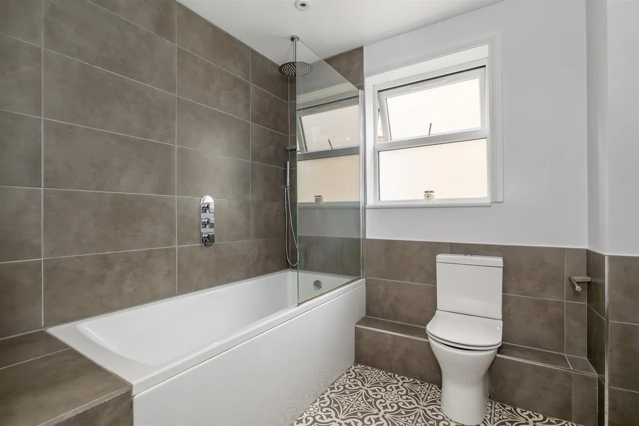 Barrington Road, Horsham, RH13, photo 23
