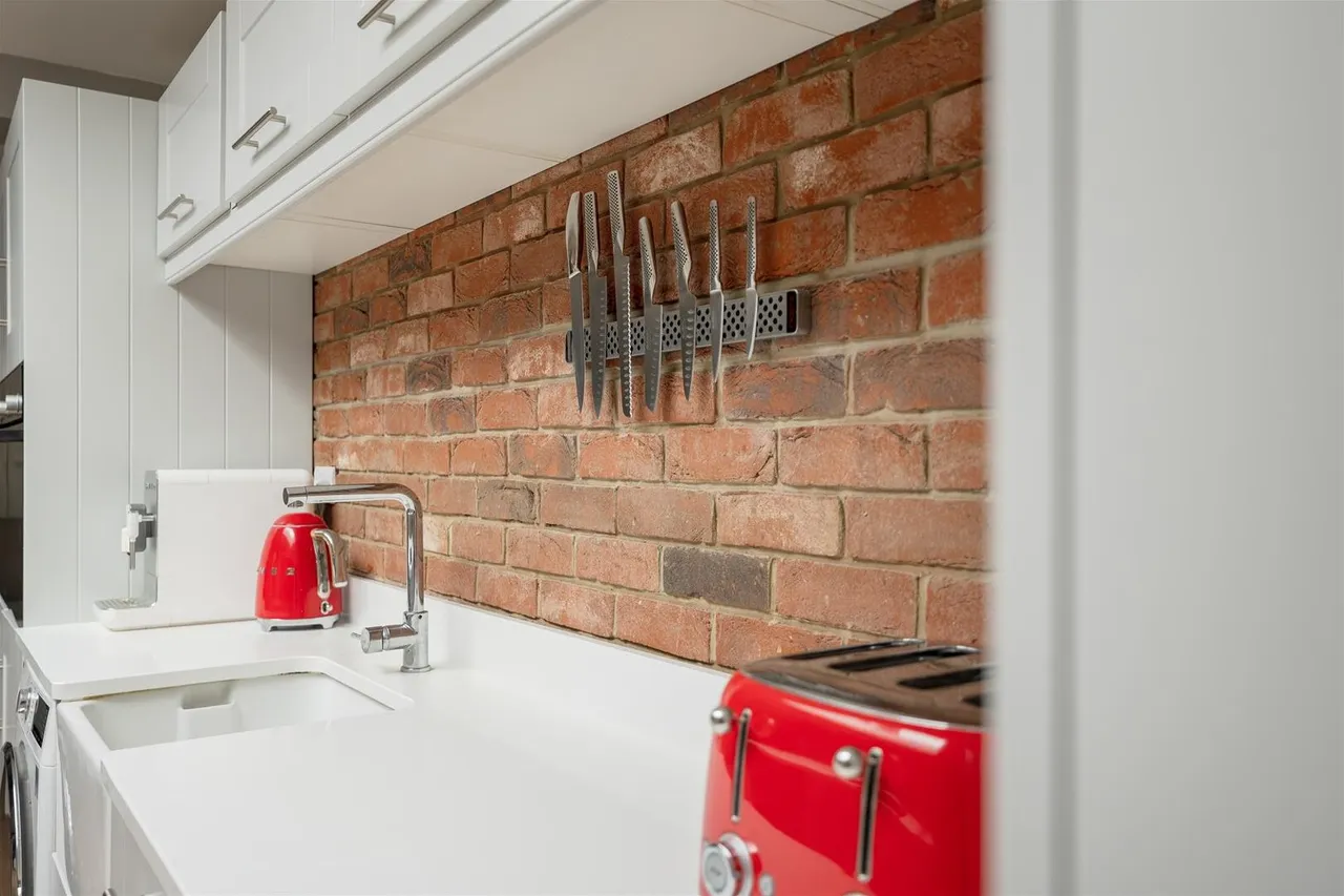 Barrington Road, Horsham, RH13, photo 5
