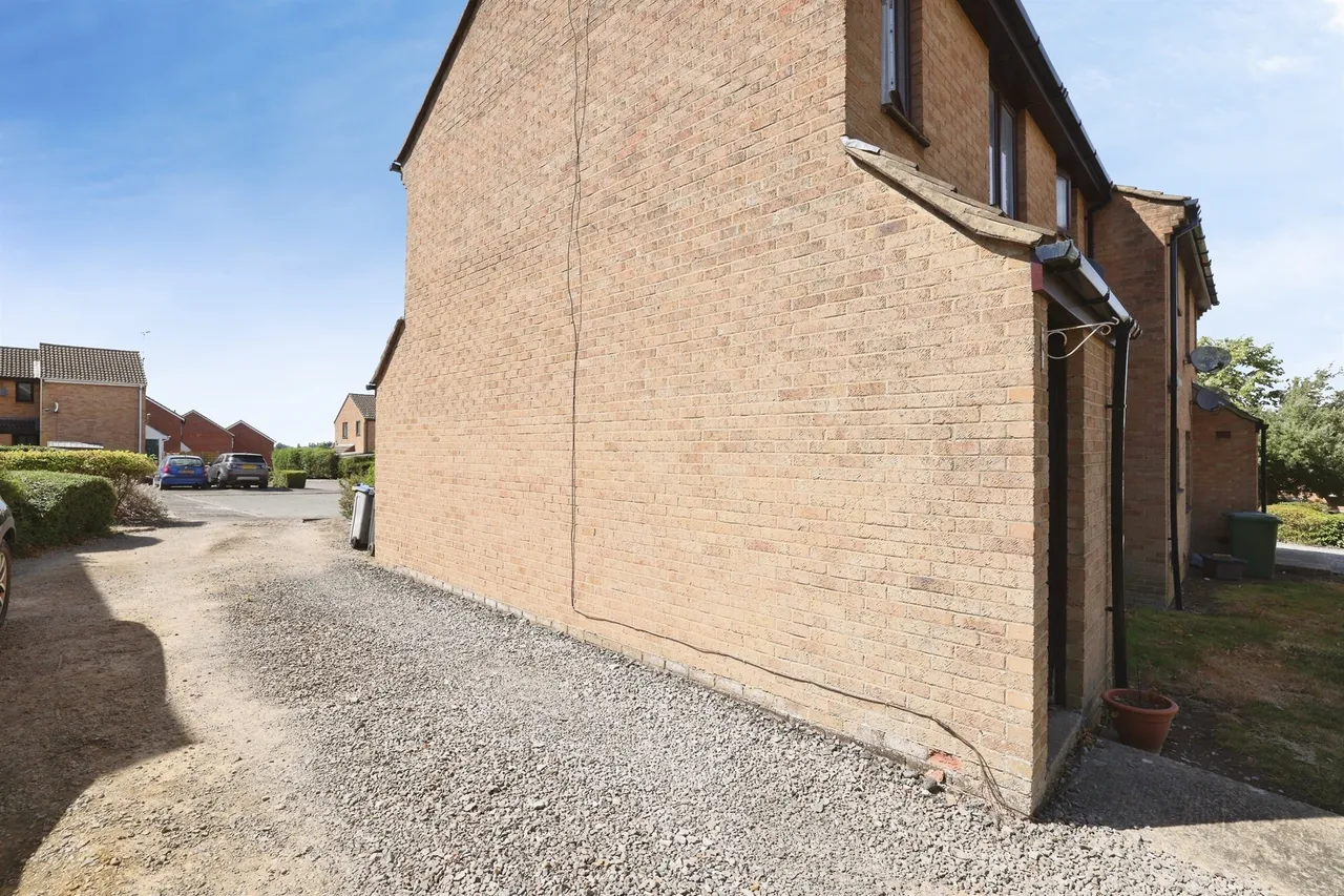 Highgrove Close, Calne, SN11, photo 10