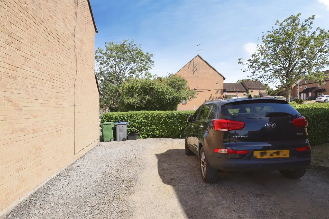 Highgrove Close, Calne, SN11, photo 9