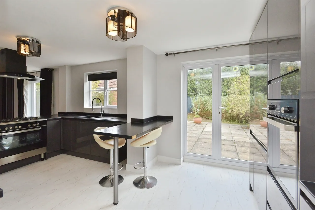 Kingshill Drive, Deanshanger, MK19, photo 7