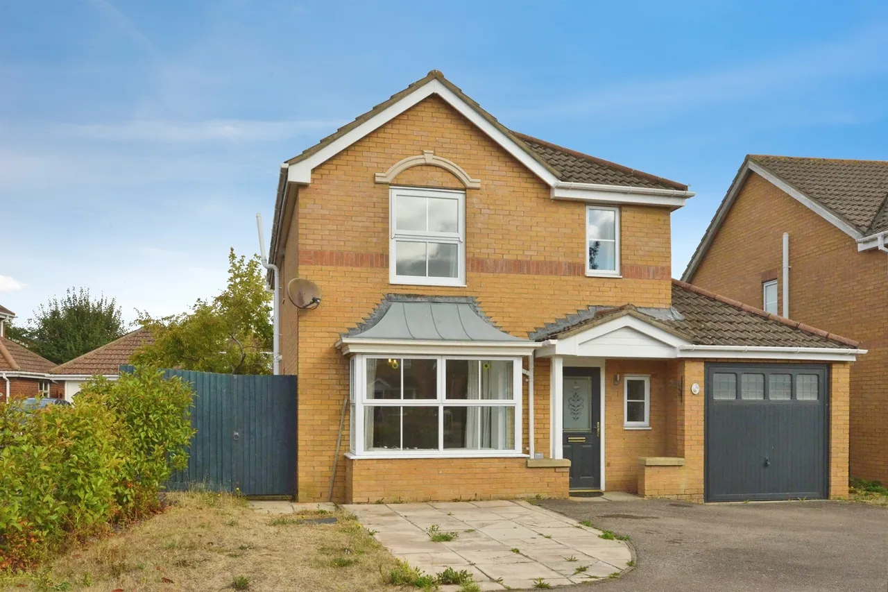 4 bed house for sale, Kingshill Drive, Deanshanger, MK19