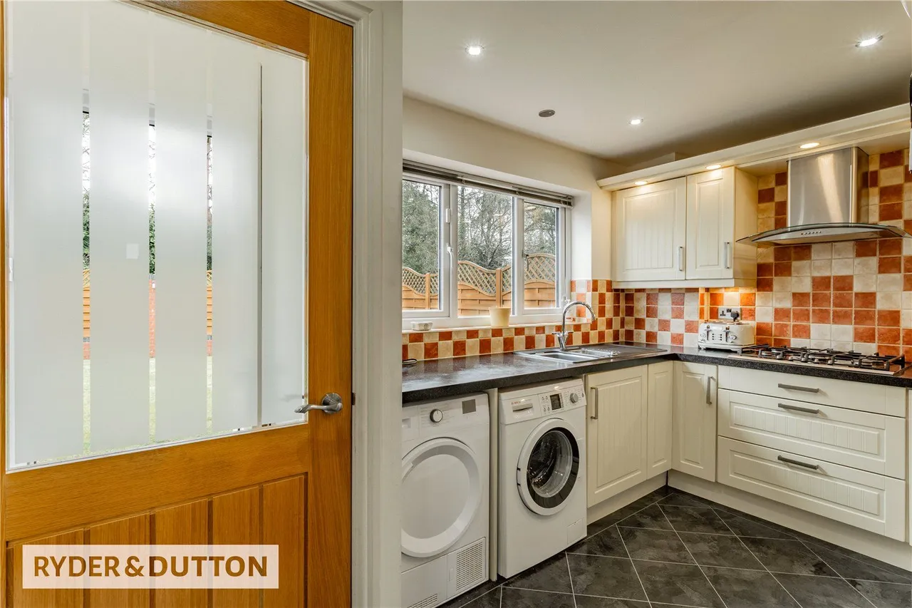 Blackshaw Lane, Royton, OL2, photo 6