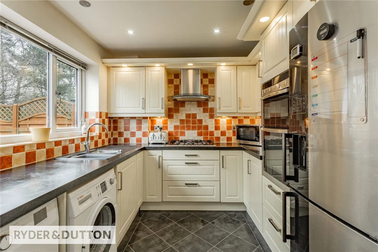 Blackshaw Lane, Royton, OL2, photo 5
