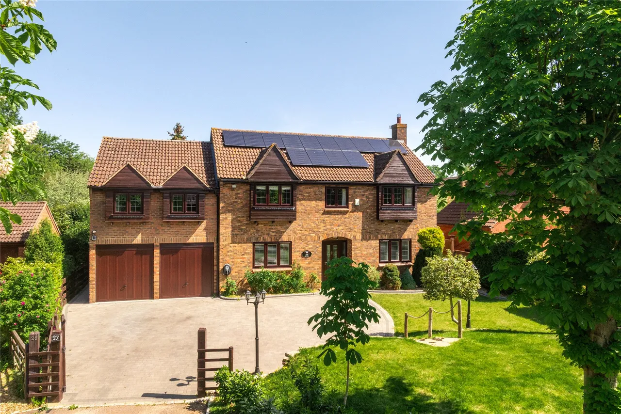 5 bed property for sale, Tudor Gardens, Stony Stratford, MK11