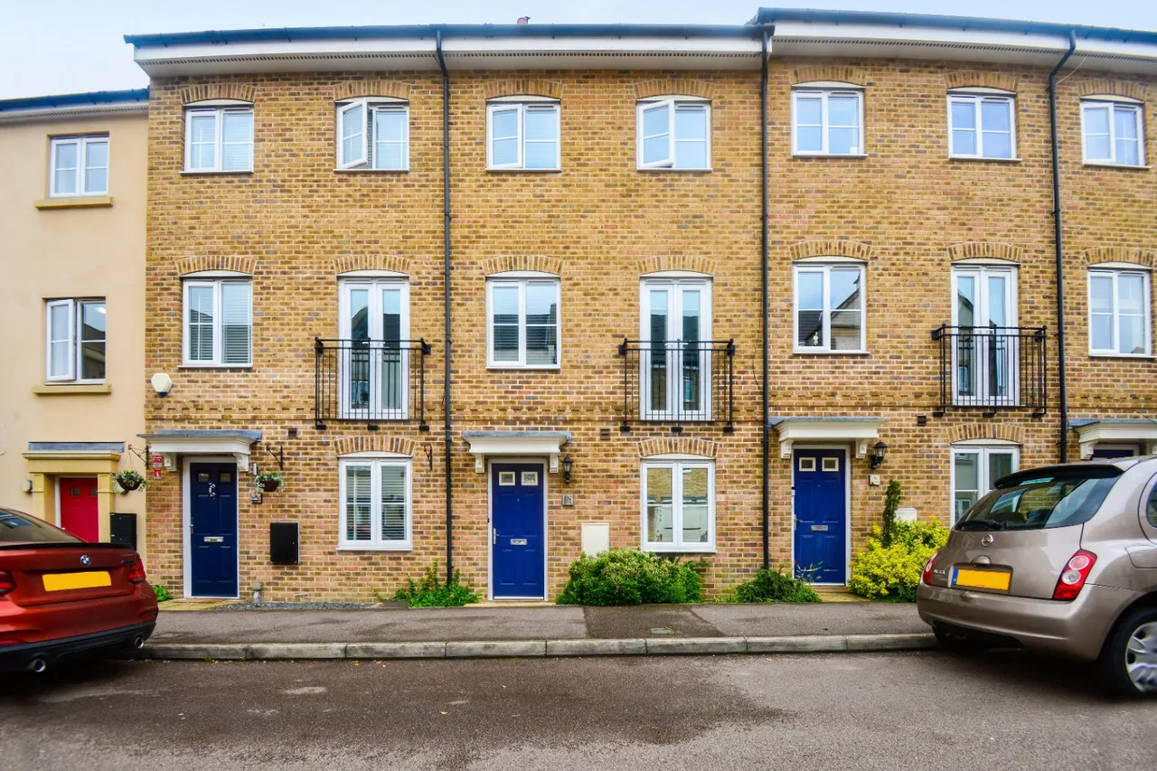 4 bed house for sale, The Square, Loughton, IG10