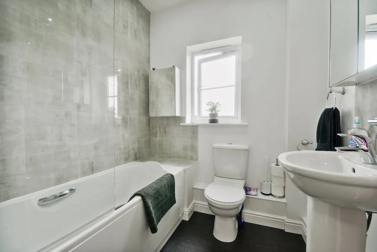 The Square, Loughton, IG10, photo 11