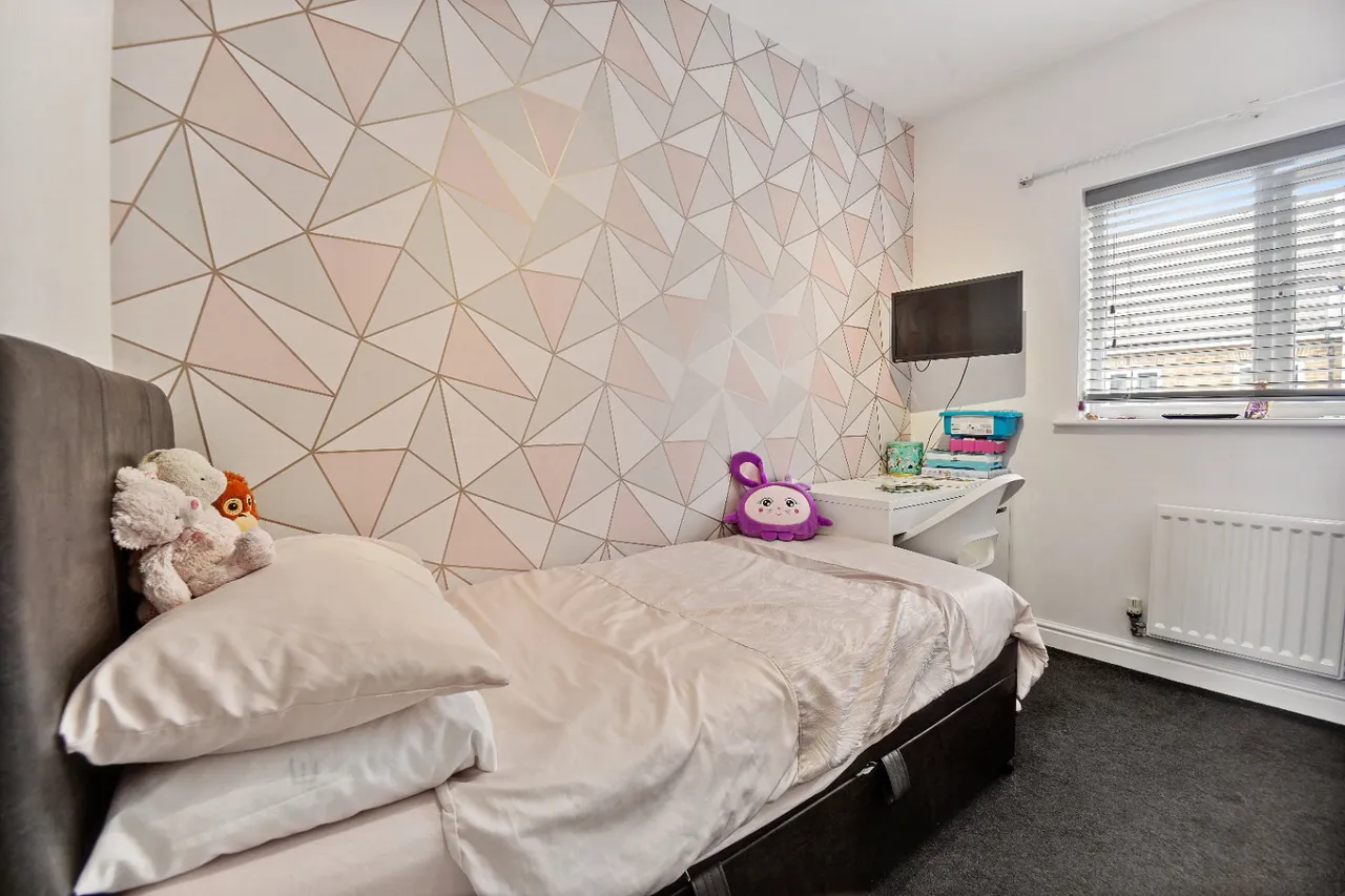 The Square, Loughton, IG10, photo 12