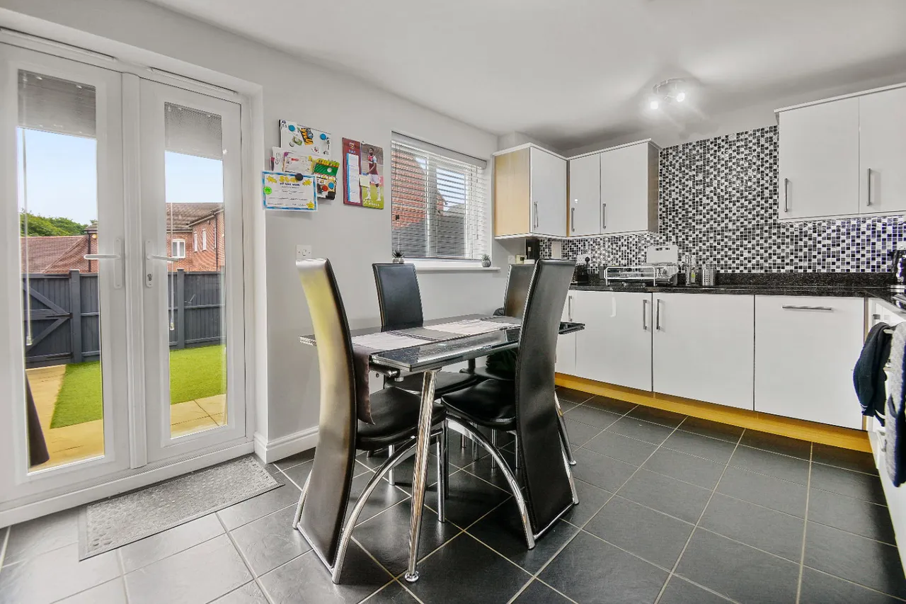 The Square, Loughton, IG10, photo 2