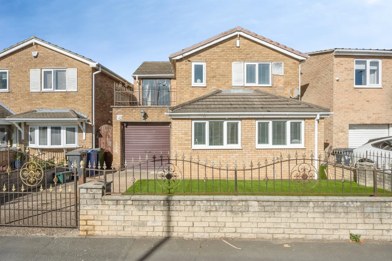 3 bed house for sale, Bond Street, New Rossington, DN11