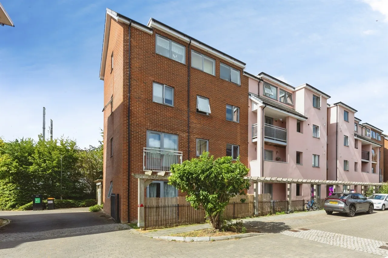2 bed flat for sale — Drummond Grove, Willesborough, Ashford