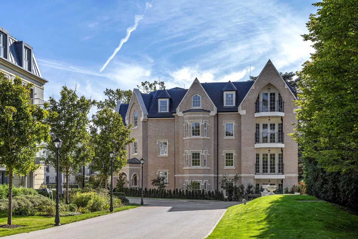 3 bed flat for sale, The Percy at Magna Carta Park, Cooper's Hill, TW20