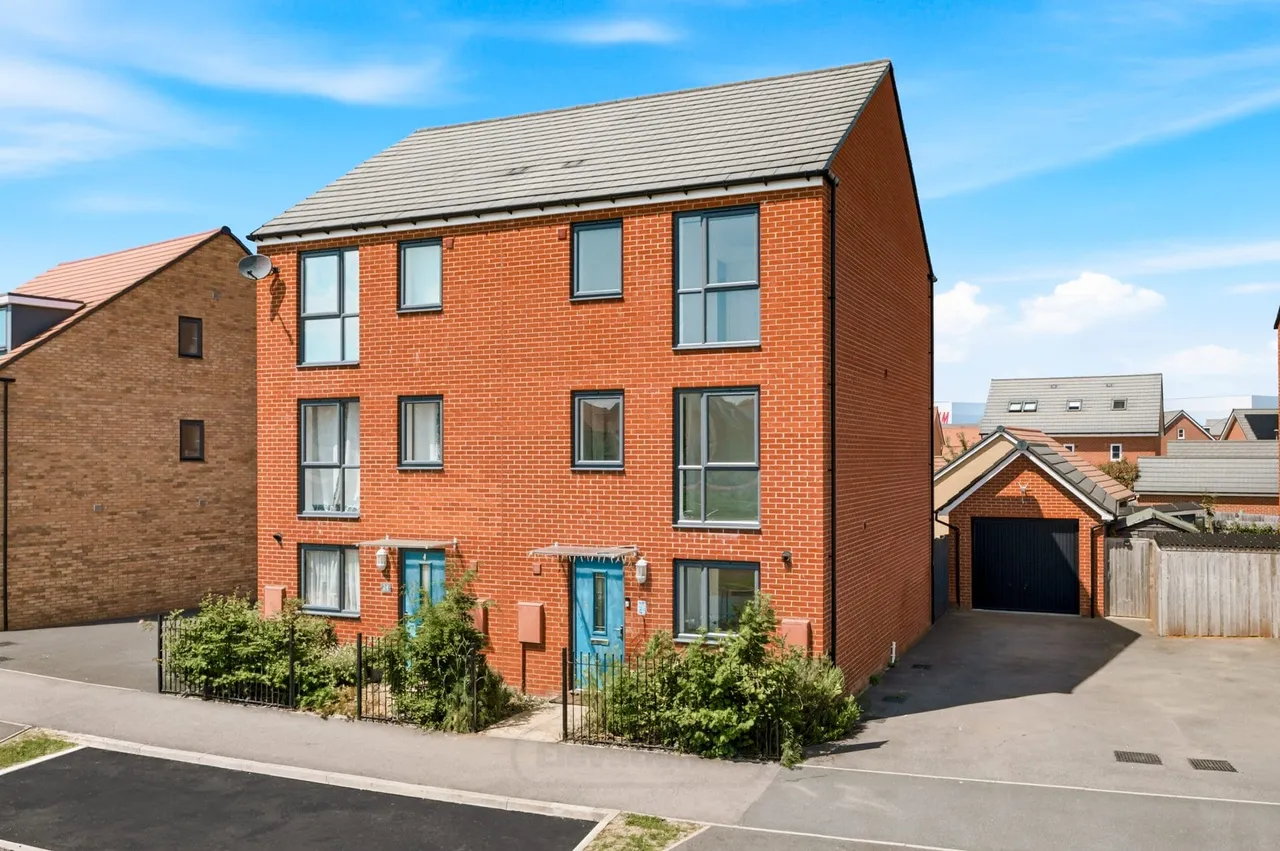 4 bed house for sale — Burney Drive, Eagle Farm South, Milton Keynes, Milton Keynes, MK17 7BY