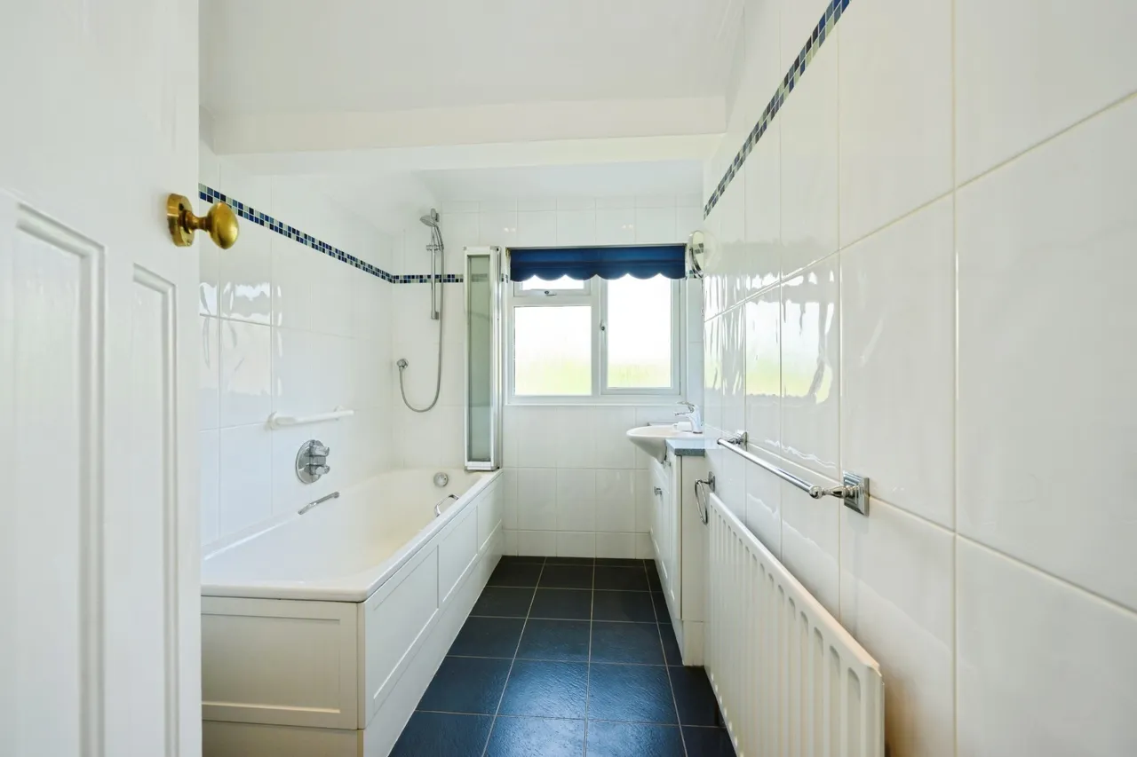 Downs Way, Great Bookham, KT23, photo 11