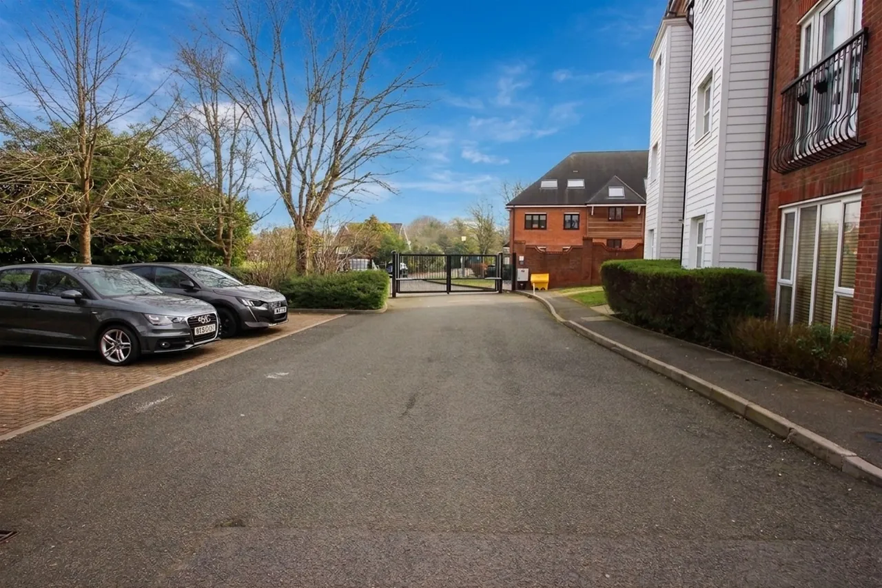 7 Shottery Close, Redditch, photo 17