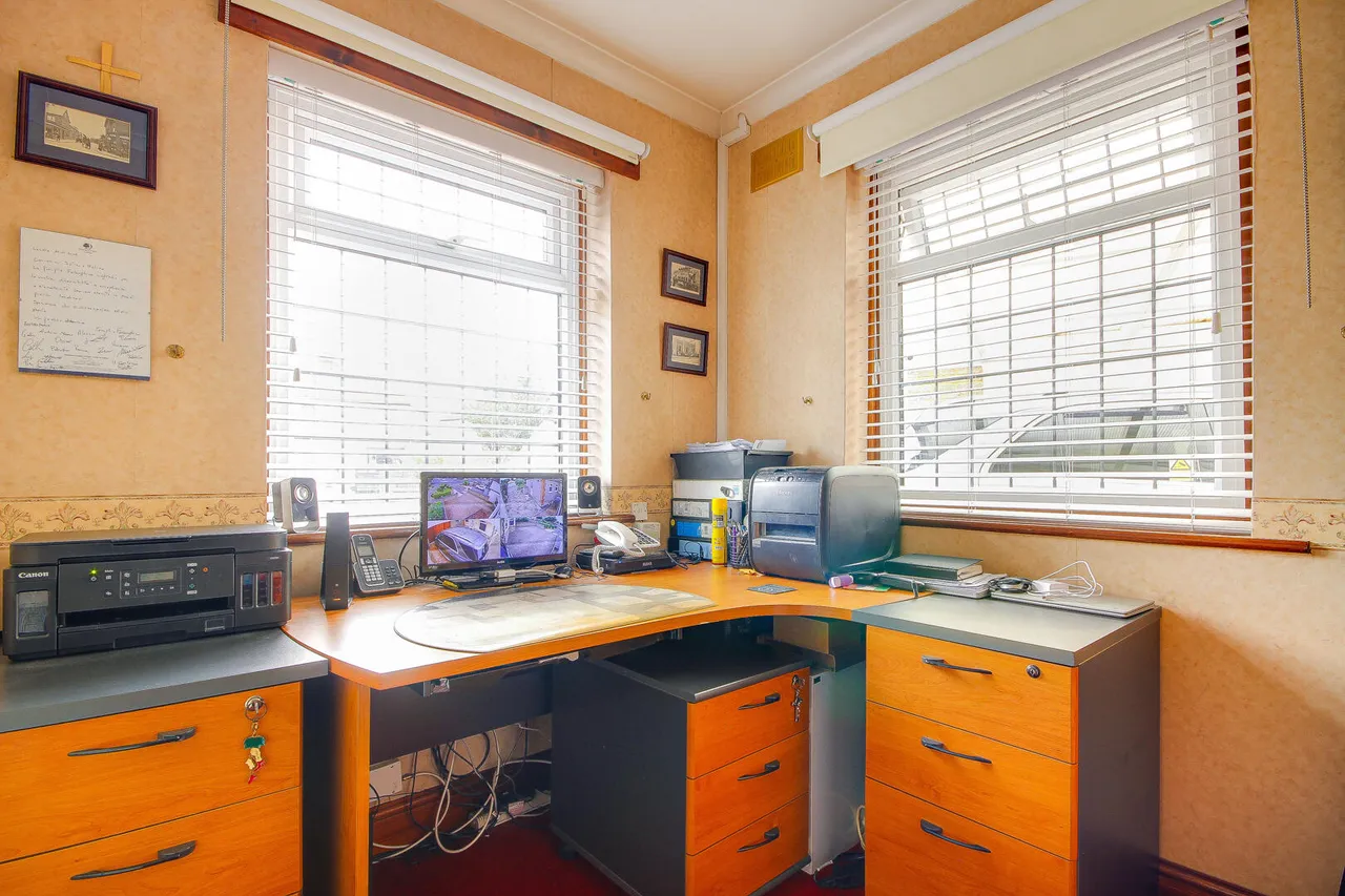 Broadlands Avenue, Enfield, EN3, photo 19