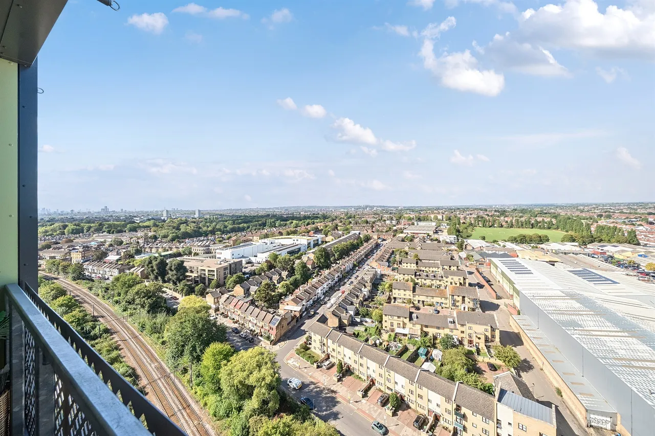 Cannon Road, London, N17, photo 4