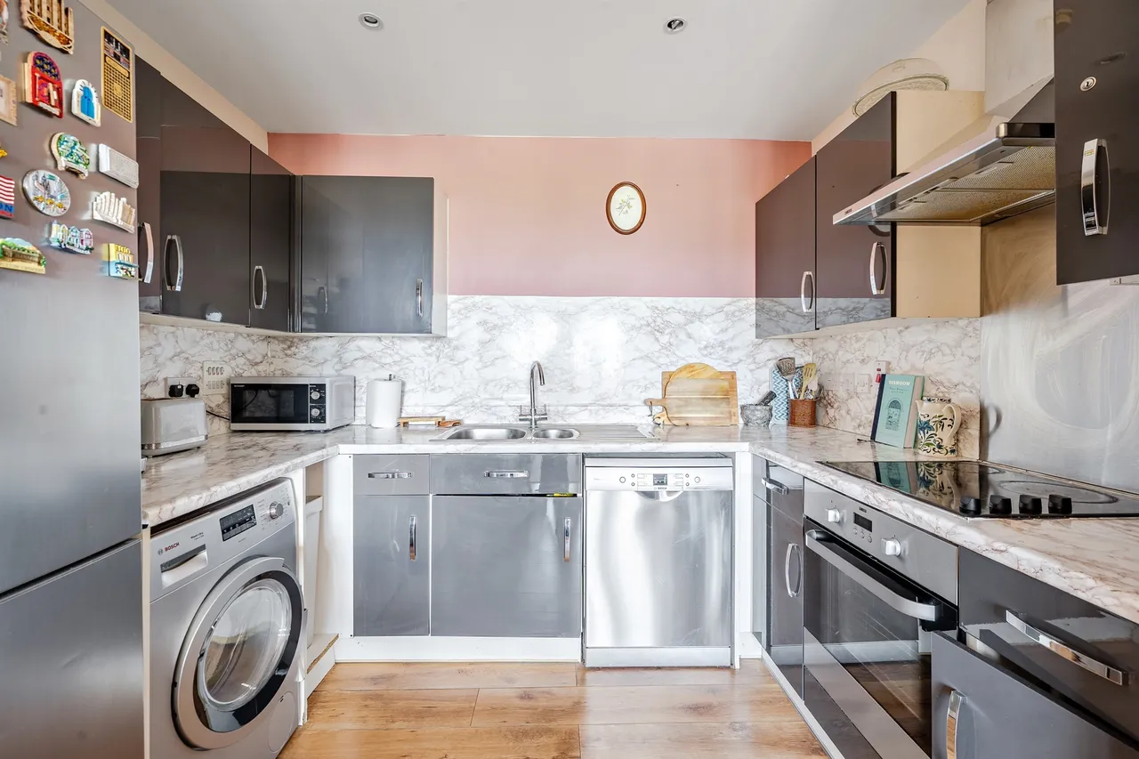 Cannon Road, London, N17, photo 3