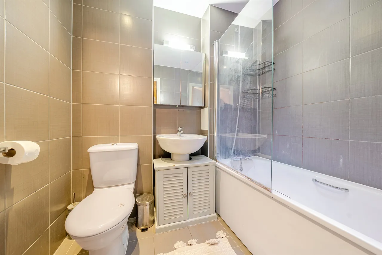 Cannon Road, London, N17, photo 8