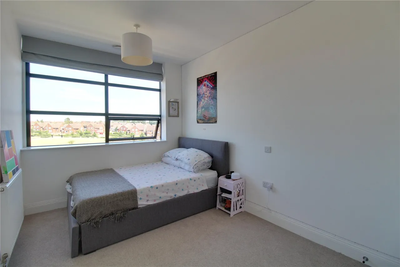 Fullbrook Drive, Basingstoke, Hampshire, RG21 6AW, photo 6