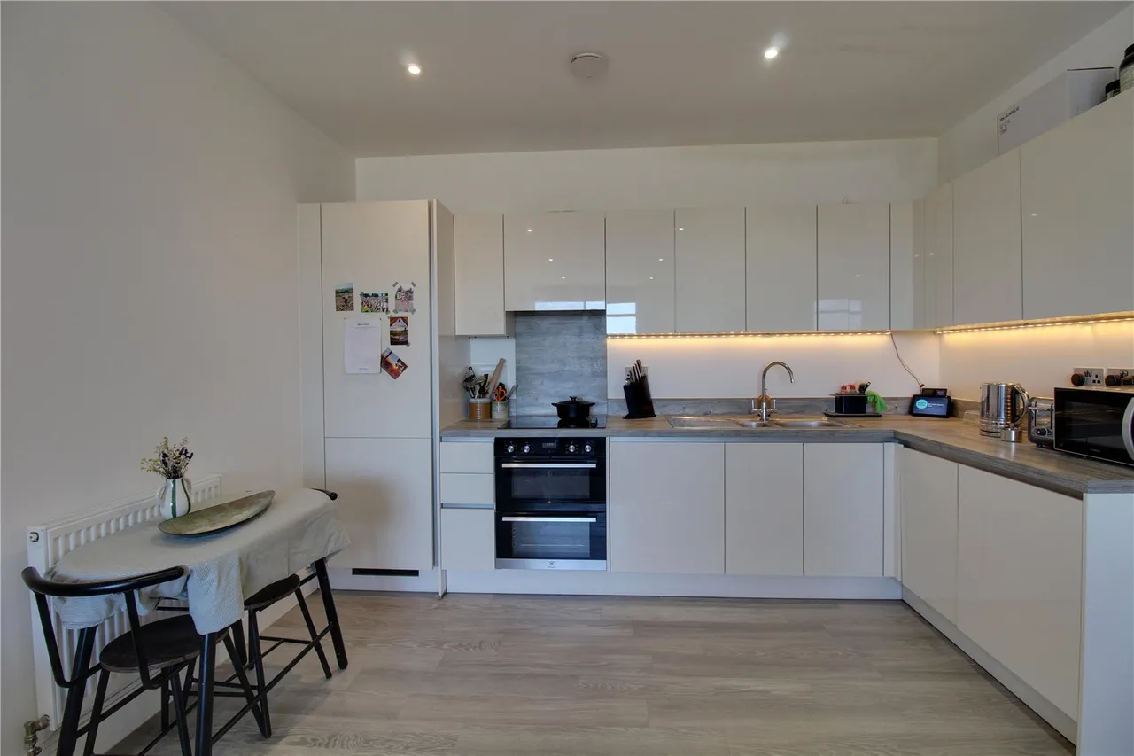 Fullbrook Drive, Basingstoke, Hampshire, RG21 6AW, photo 8