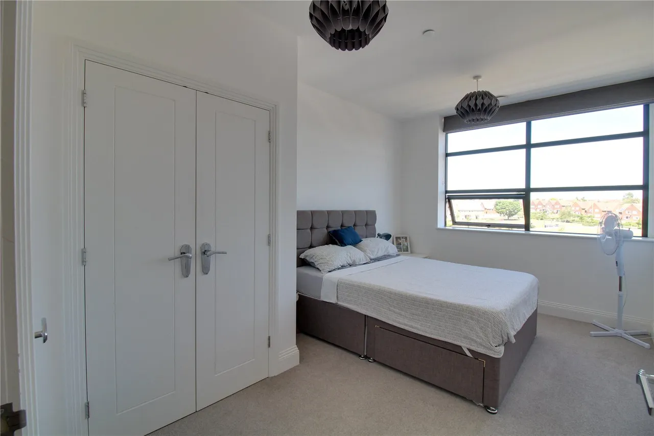 Fullbrook Drive, Basingstoke, Hampshire, RG21 6AW, photo 4