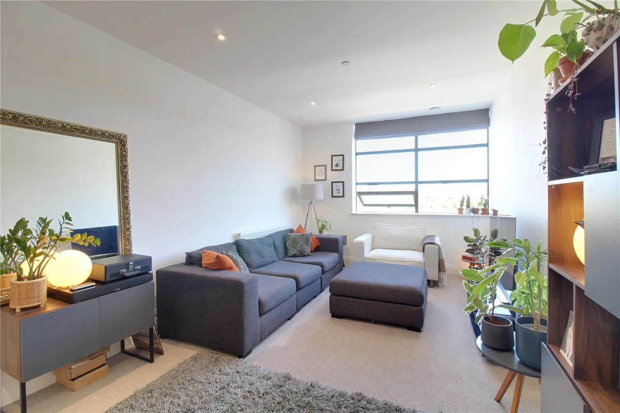Fullbrook Drive, Basingstoke, Hampshire, RG21 6AW, photo 9