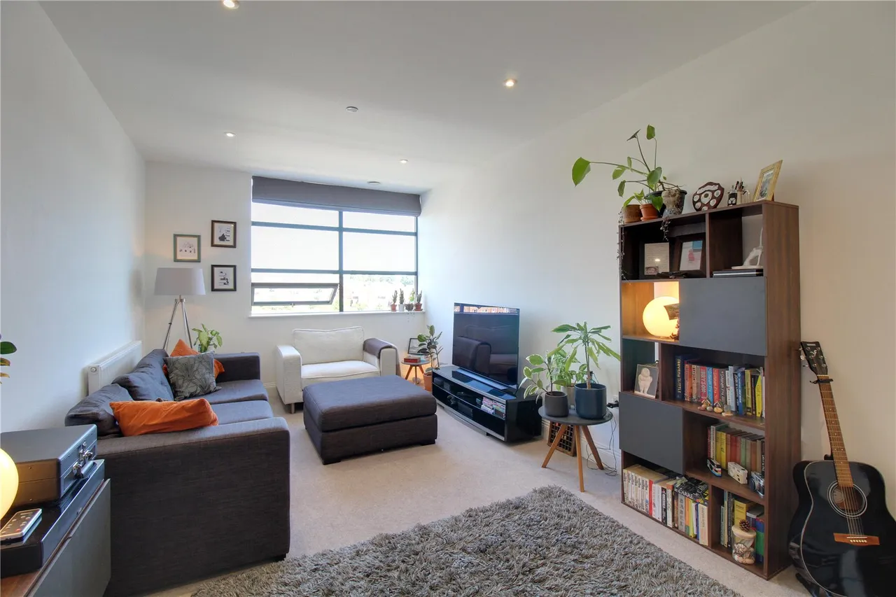 Fullbrook Drive, Basingstoke, Hampshire, RG21 6AW, photo 2