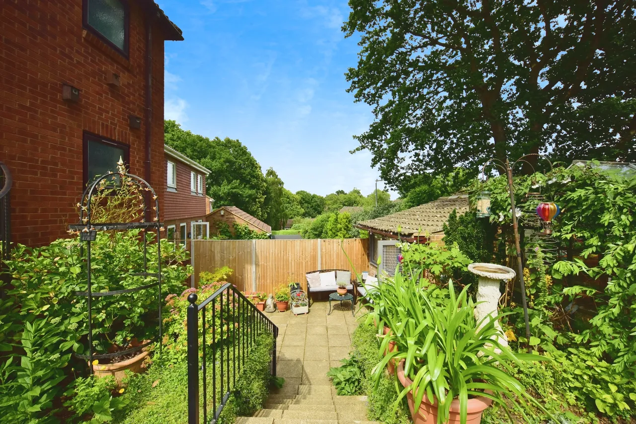 Hurst Hill, Walderslade, ME5, photo 18