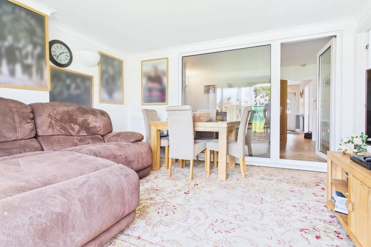 Cedar Drive, Snitterfield, Stratford-upon-Avon, photo 5