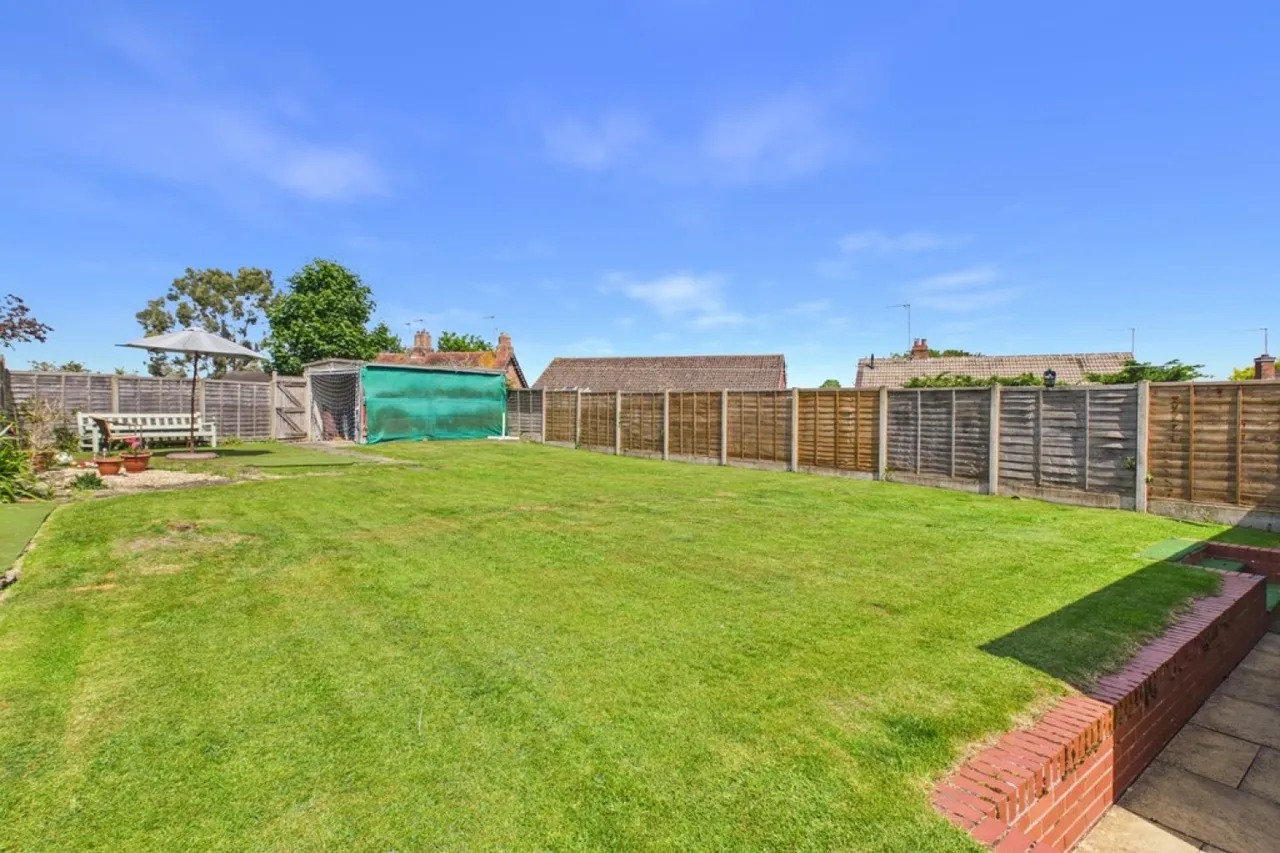 Cedar Drive, Snitterfield, Stratford-upon-Avon, photo 11