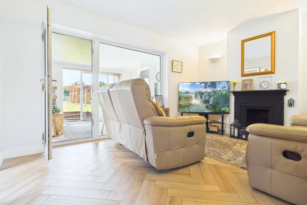 Cedar Drive, Snitterfield, Stratford-upon-Avon, photo 3