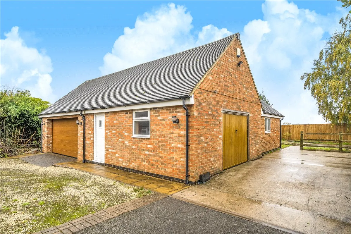 Tuppenhurst Lane, Rugeley, WS15, photo 19