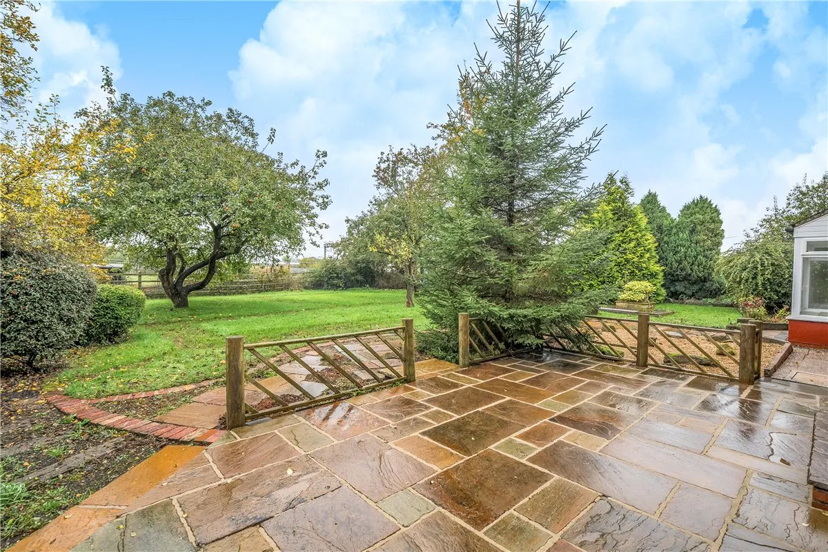 Tuppenhurst Lane, Rugeley, WS15, photo 10