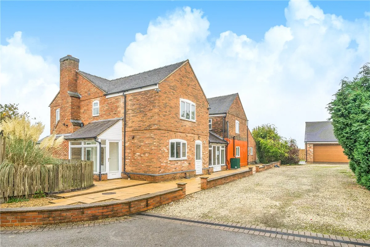 5 bed house to rent, Tuppenhurst Lane, Rugeley, WS15