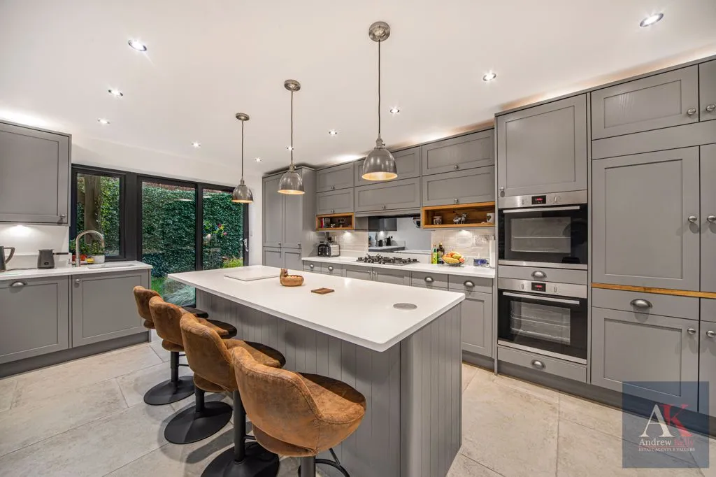 Halifax Road, Todmorden OL14 5RX, photo 2