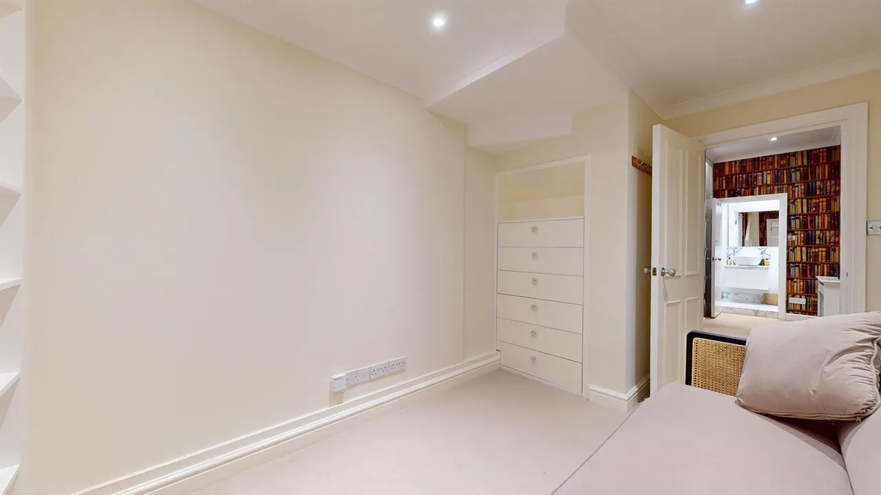 Old Brompton Road, London, SW5, photo 14