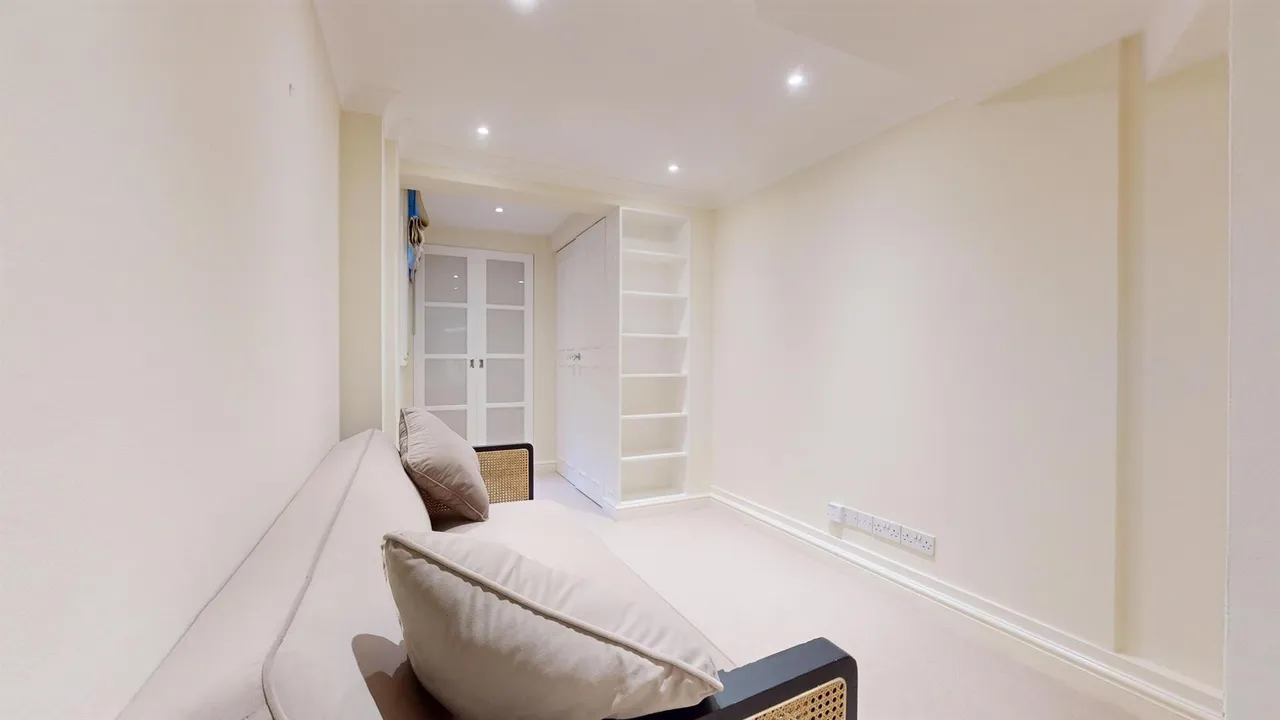 Old Brompton Road, London, SW5, photo 13
