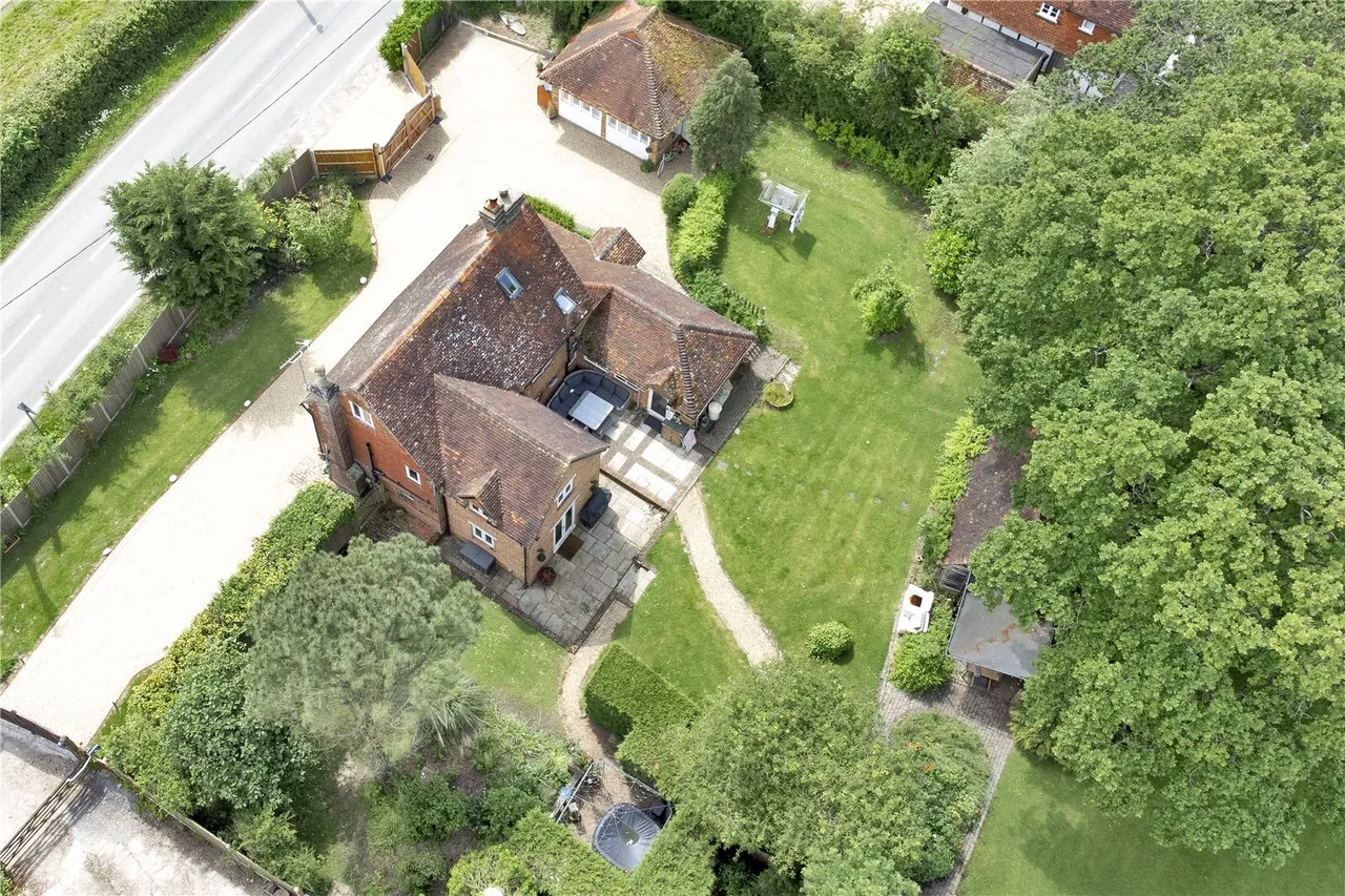 Tonbridge Road, Bough Beech, TN8, photo 15