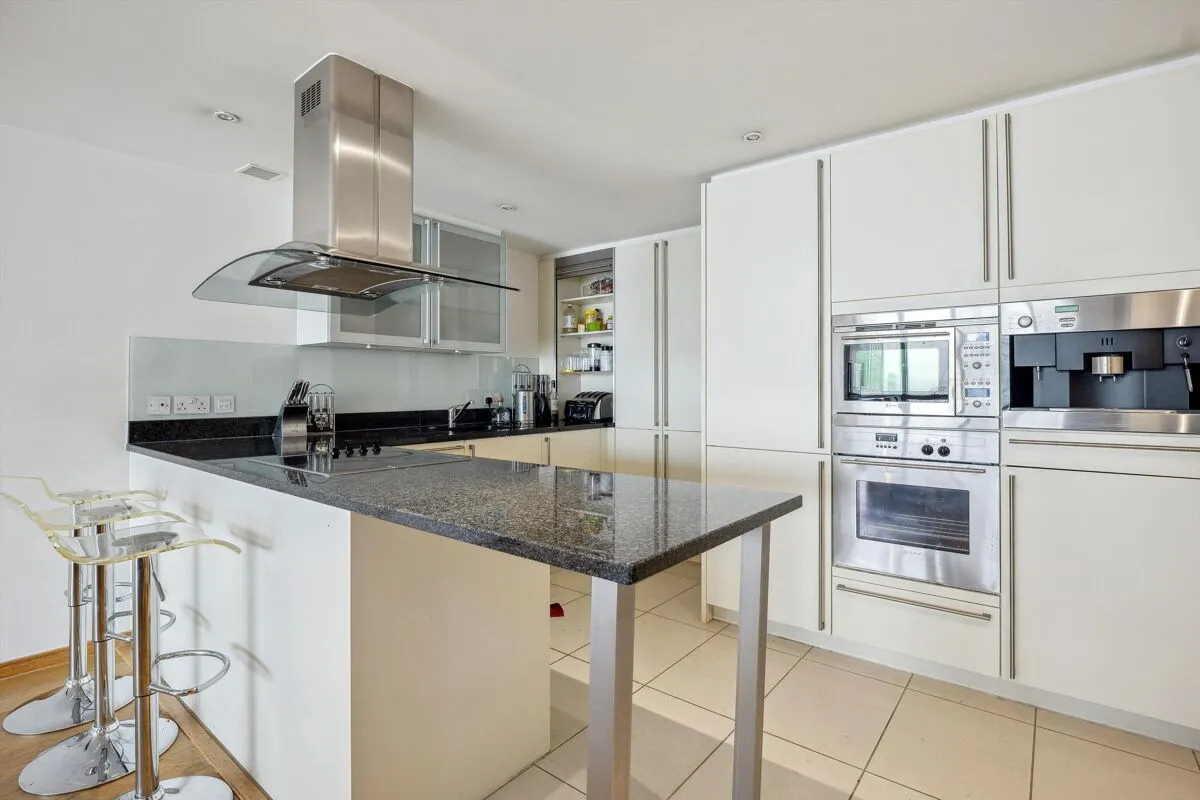 Hertsmere Road, London, E14, photo 2