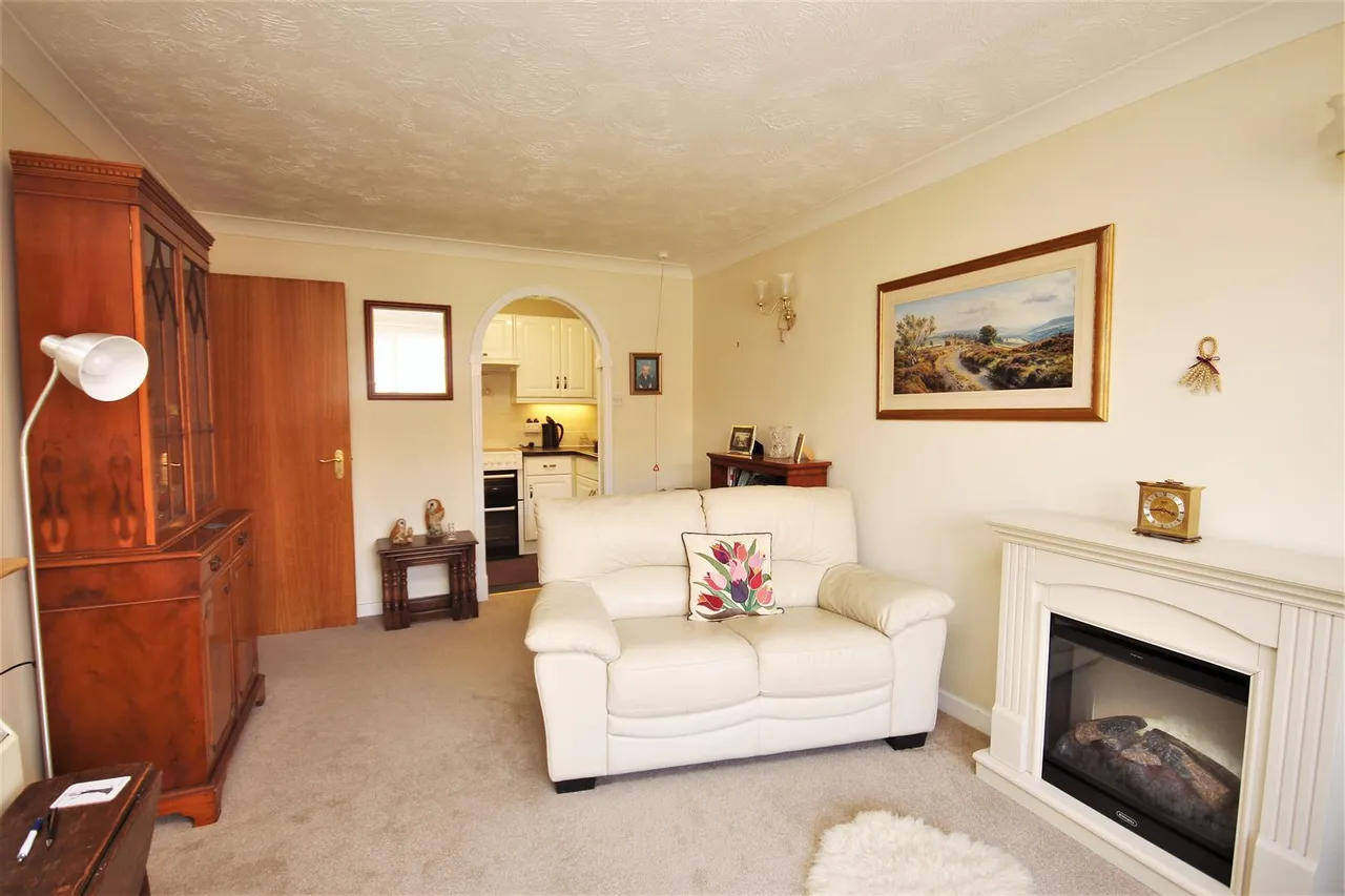 Pondsyde Court, Seaford, photo 8