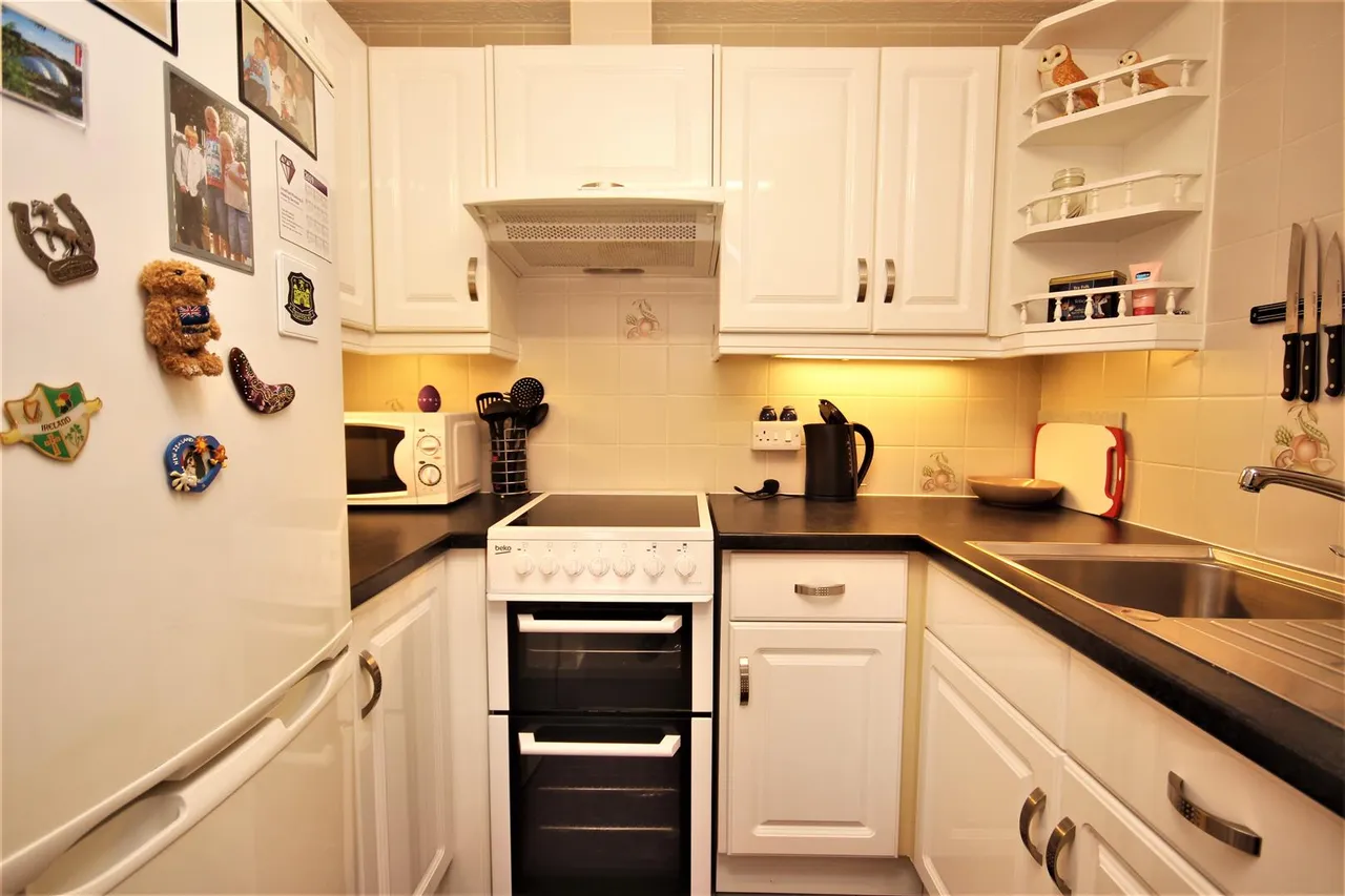 Pondsyde Court, Seaford, photo 6