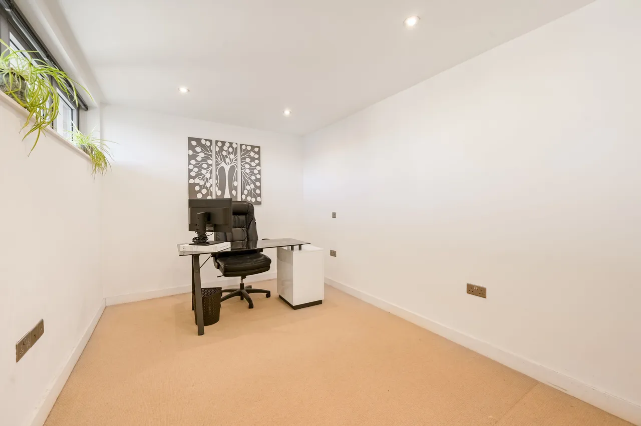 Flat 2, 32 Northbourne Road, London, photo 3